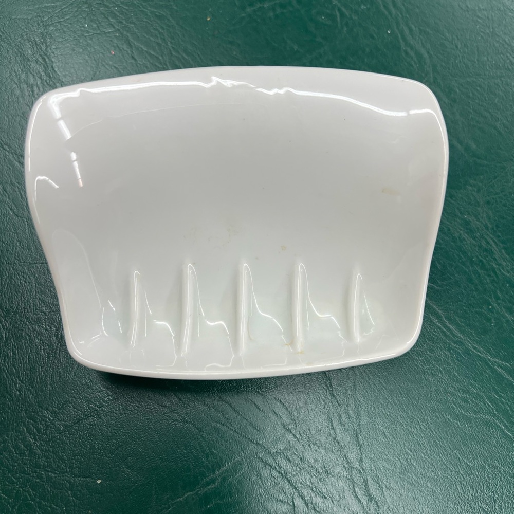 Sleek White Soap Dish